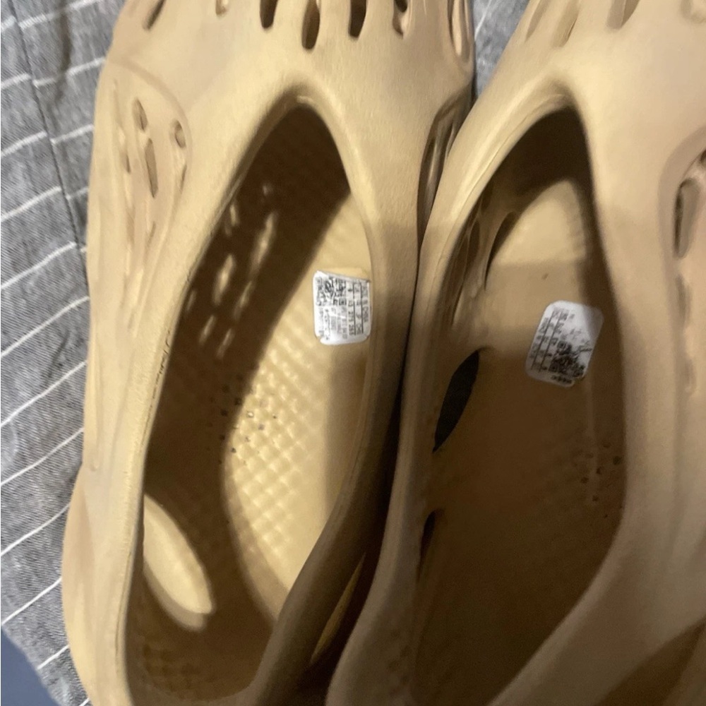 adidas Yeezy Foam Runner Sand/Beige Slip-On - Picture 7 of 8